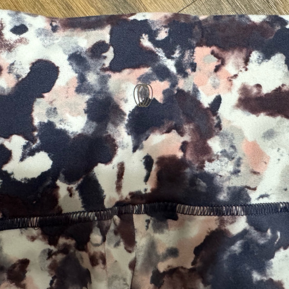 Balance Collection Abstract Pattern Leggings - Picture 3 of 3